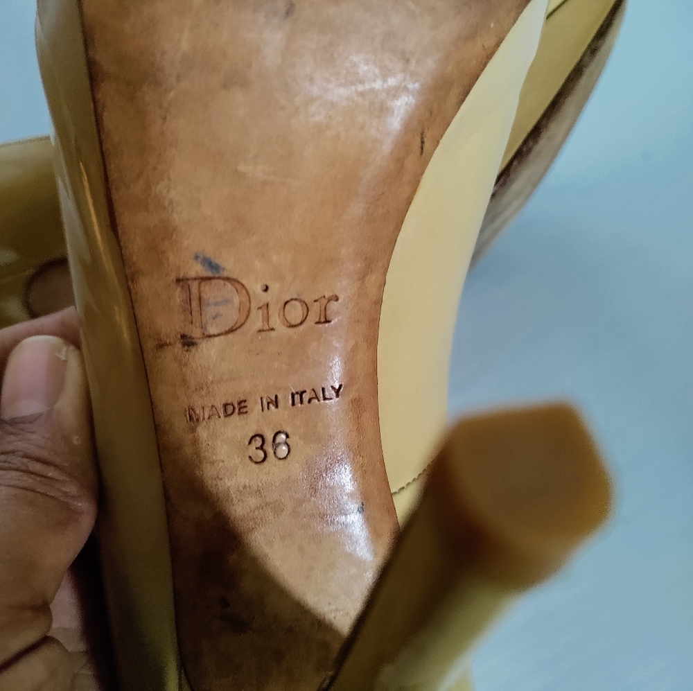 DIOR BEIGE PATENT LEATHER PEEP TOE PUMPS size 36 - Picture 10 of 10